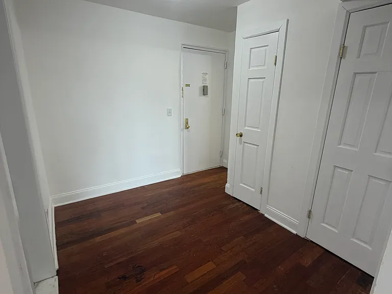 2112 Starling Ave #1K — Photo 2