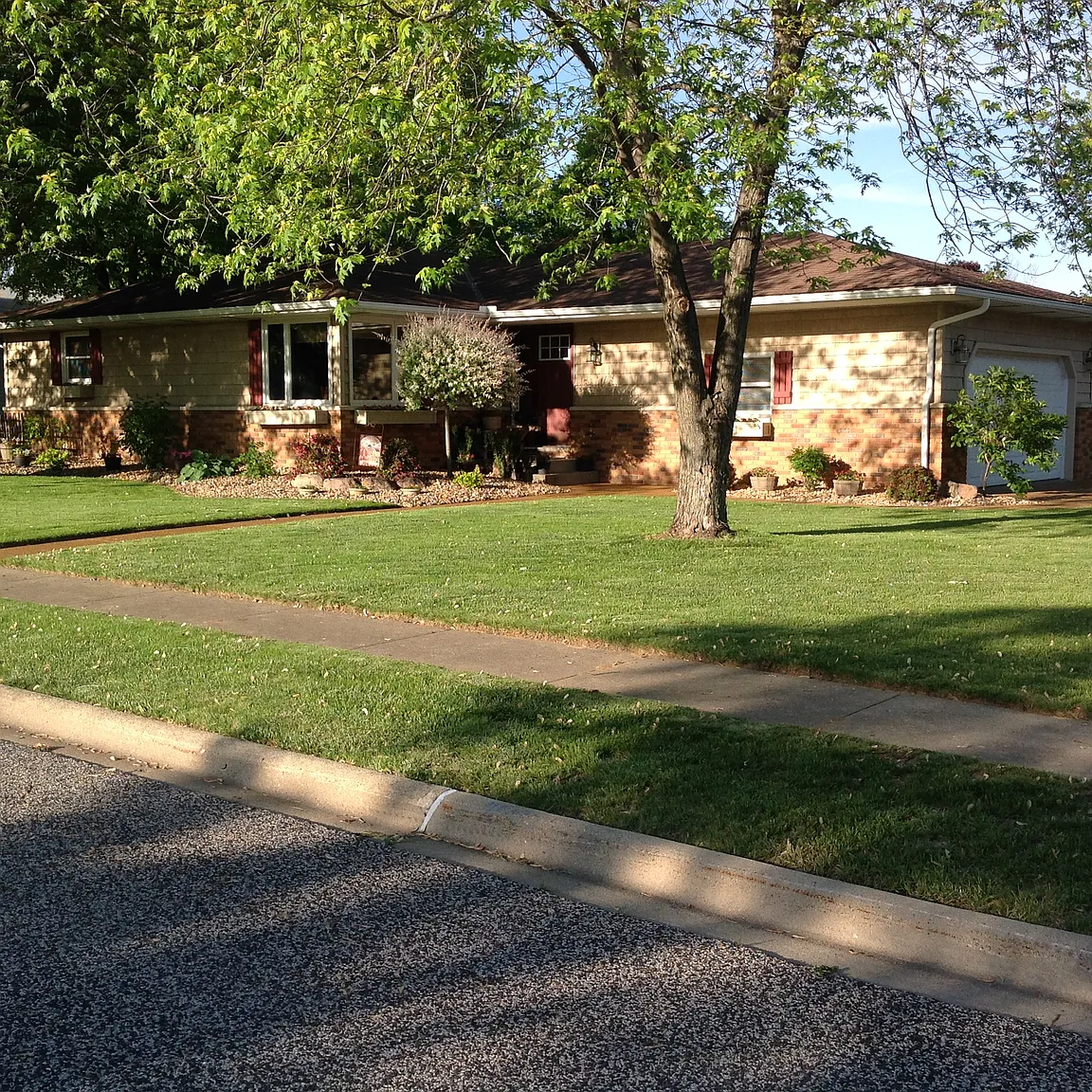 364 S Montana Ave photo 1