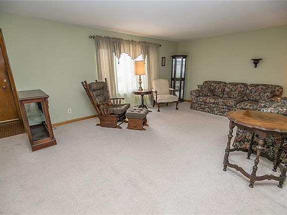 3rd image of 139 Roanoke Ave