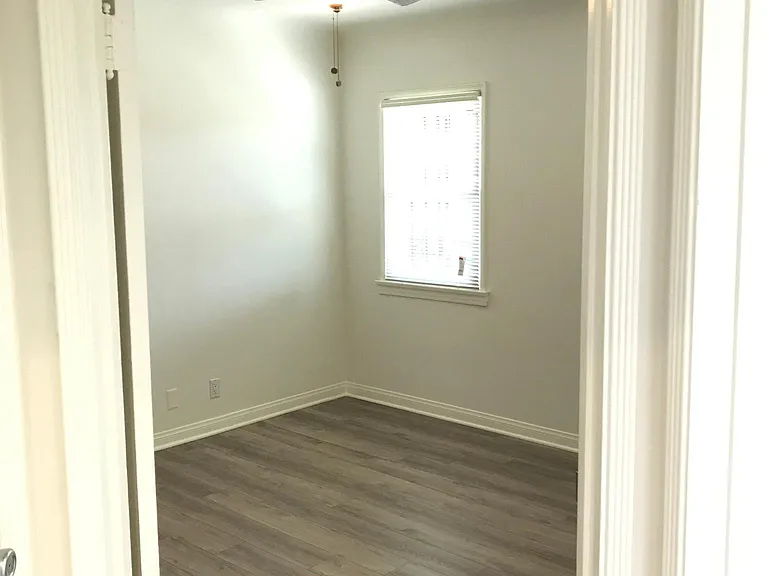 1108 Waterloo St #8 — Photo 6