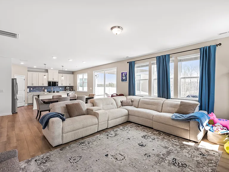 213 Providence Creek Dr — Photo 16