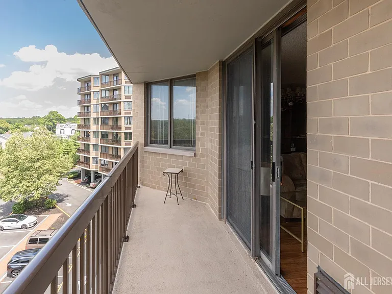 30 S Adelaide Ave #5M — Photo 24