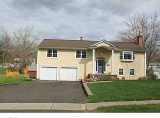 160 Carriage Hill Dr, Wethersfield, CT 06109