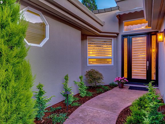 3rd image of 9513 NE Oak View Dr