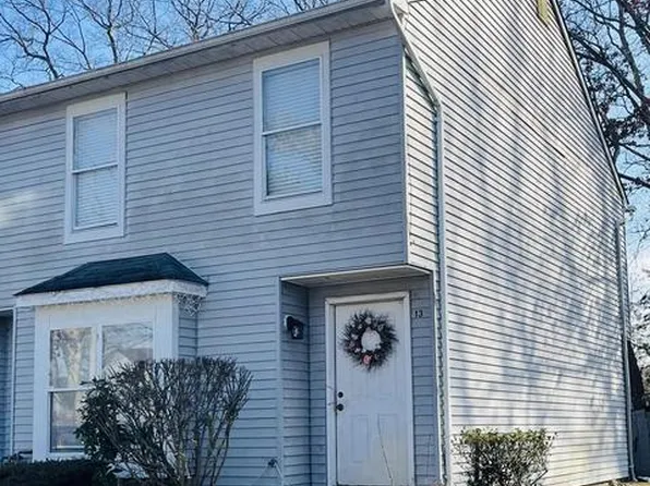 137 Woodlake Manor Dr, Lakewood, NJ 08701