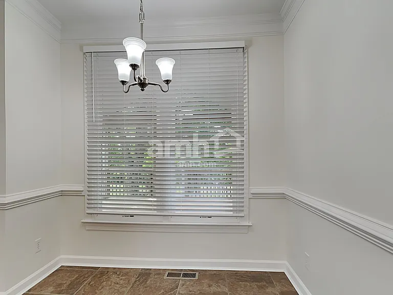 135 Lonetree Dr — Photo 5
