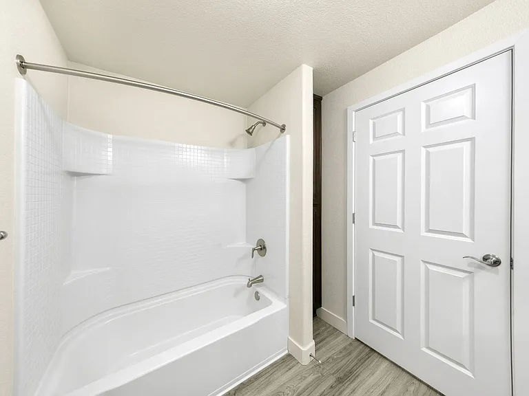 Luxe Ripon Apartments — Photo 30