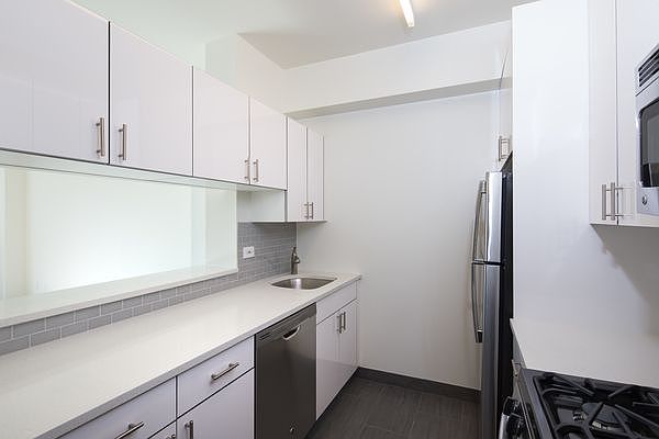 1st image of 520 W 43rd St APT 9A