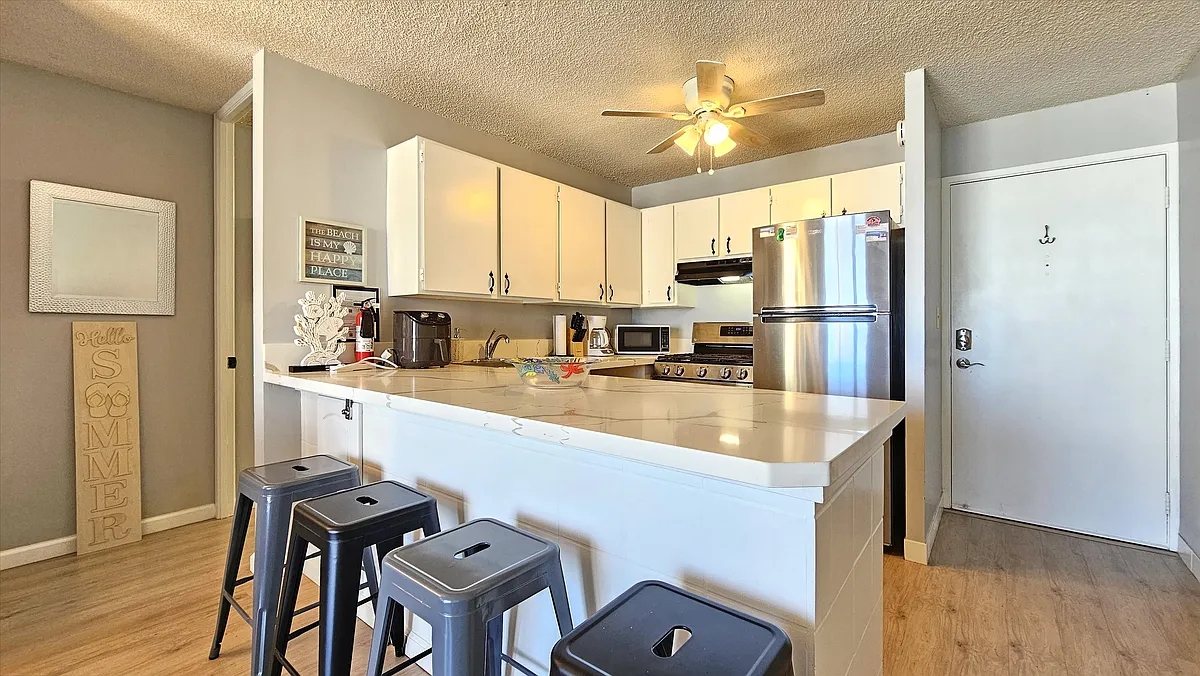 Building Photo - 2452 Tusitala St #2103