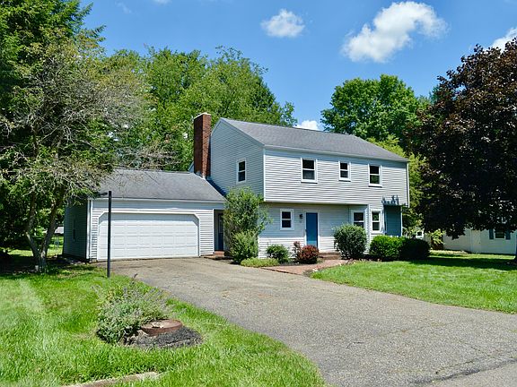 2nd image of 10 Arrowhead Dr