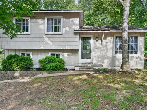 2350 Indian Rd, Lapeer, MI 48446