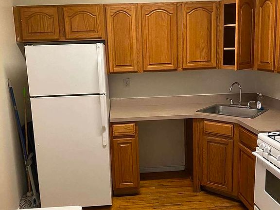 3rd image of 214 Gates Ave #1