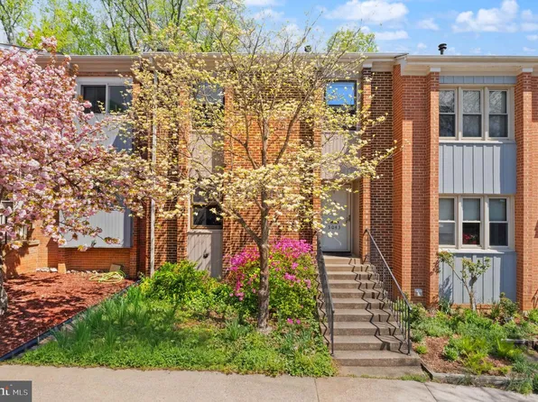 5043 Cliffhaven Dr, Annandale, VA 22003