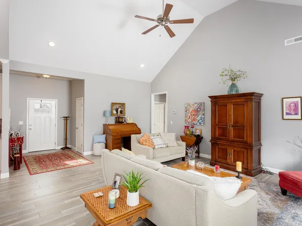 163 Eastwood Ln, Killen, AL 35645