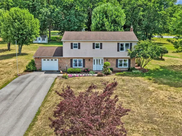 17 Terrace Hill Rd, Pine Grove, PA 17963