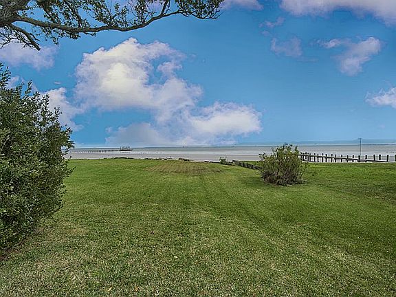 3rd image of 3607 Elmen St