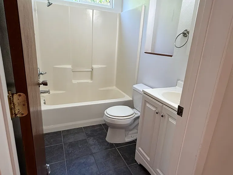 15-1579 Loke Rd #L2 — Photo 10