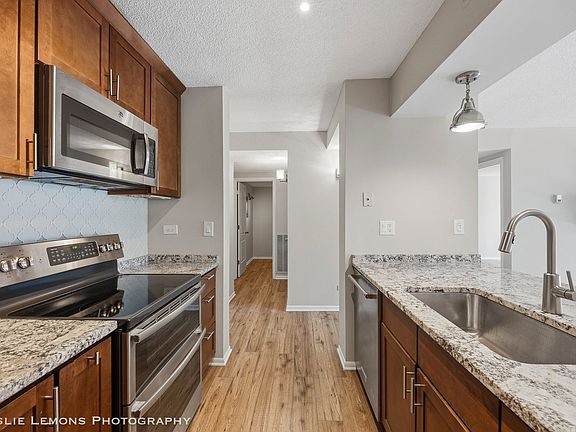 3rd image of 511 Aurora Ave Unit 313