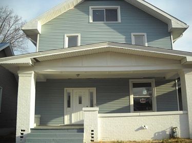 1st image of 834 E Blackford Ave