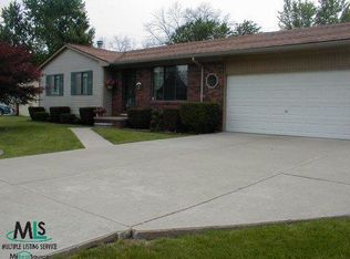 2830 W Dearborn Ave, Rochester, MI 48309