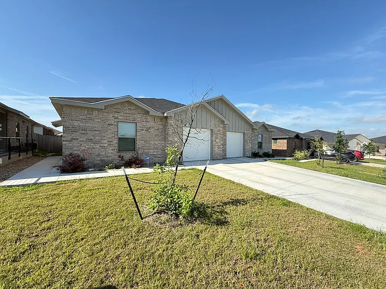 5411 Rose Garden Loop #A/B — Photo 1