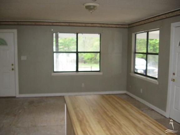 4th image of 318 NE 45th St