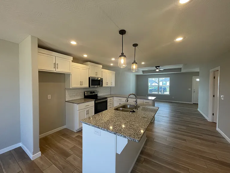 692 N Jozlynn Ave — Photo 4
