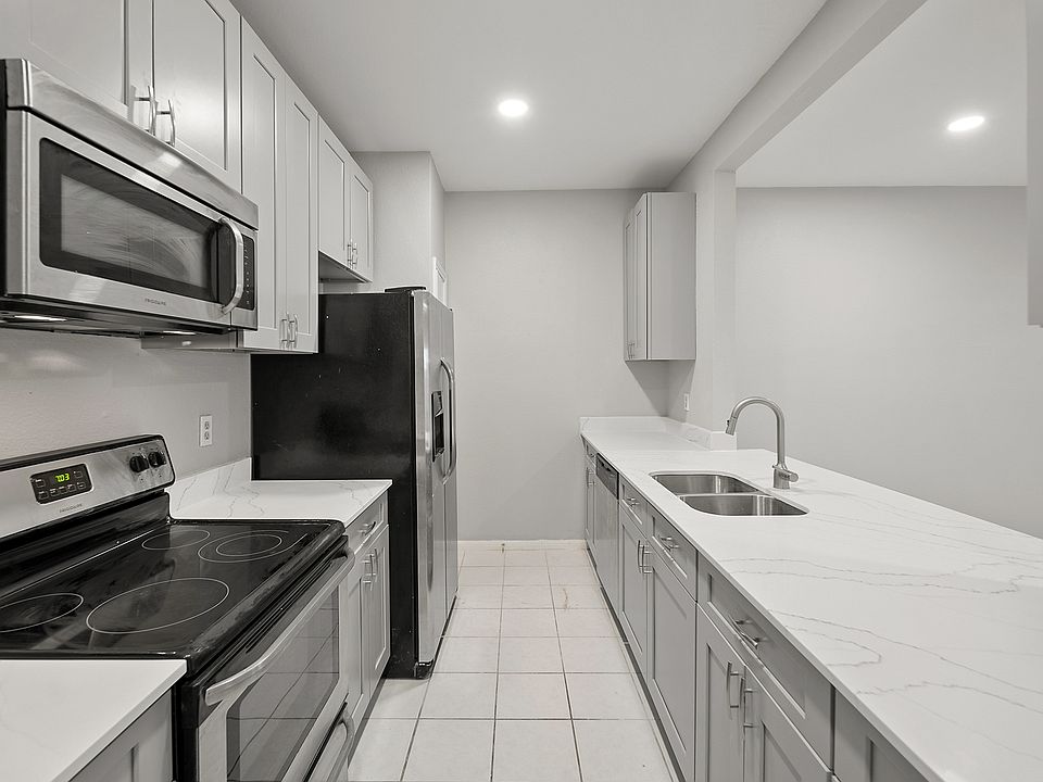 1st image of 3168 Holly Hall St