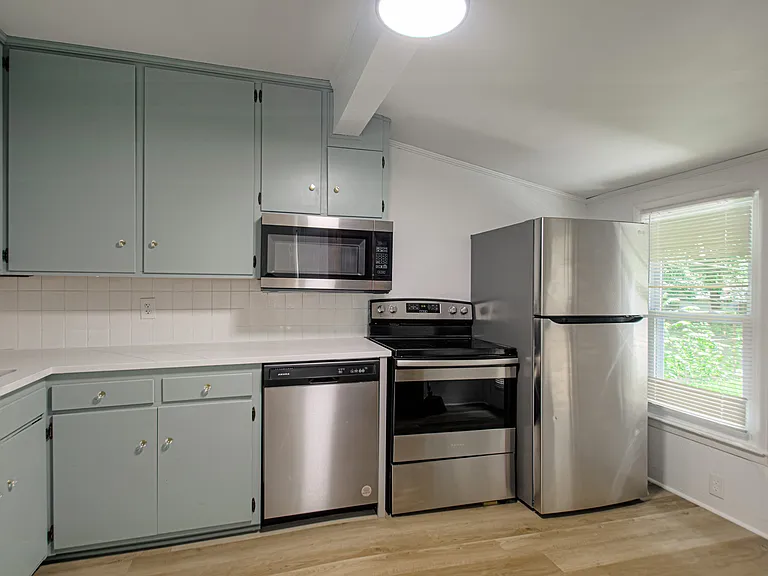 815 W 77th St — Photo 16