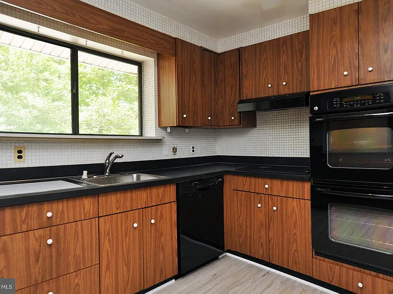 7024 Richard Dr — Photo 11