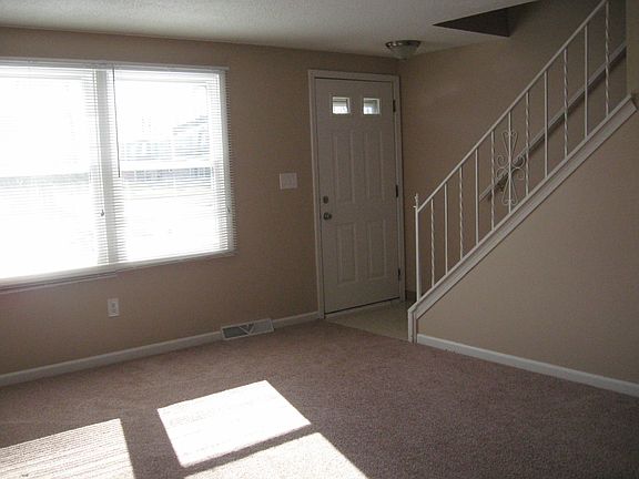 4th image of 105 Creekside Dr