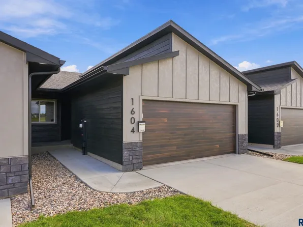 1604 N Tillie Ave, Sioux Falls, SD 57110