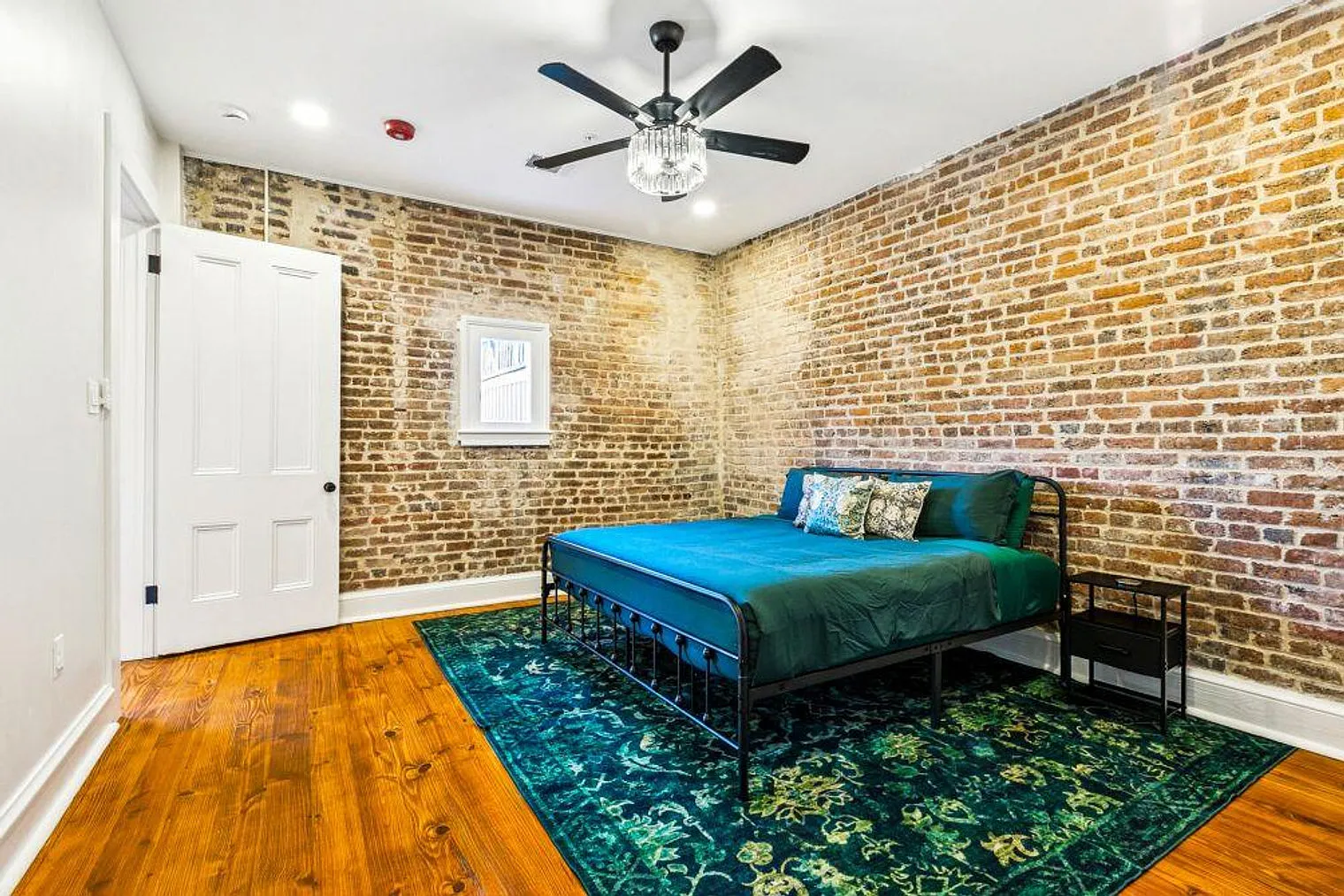 4 bed, 3.0 bath, 2195 sqft, $10,684 — Photo 4