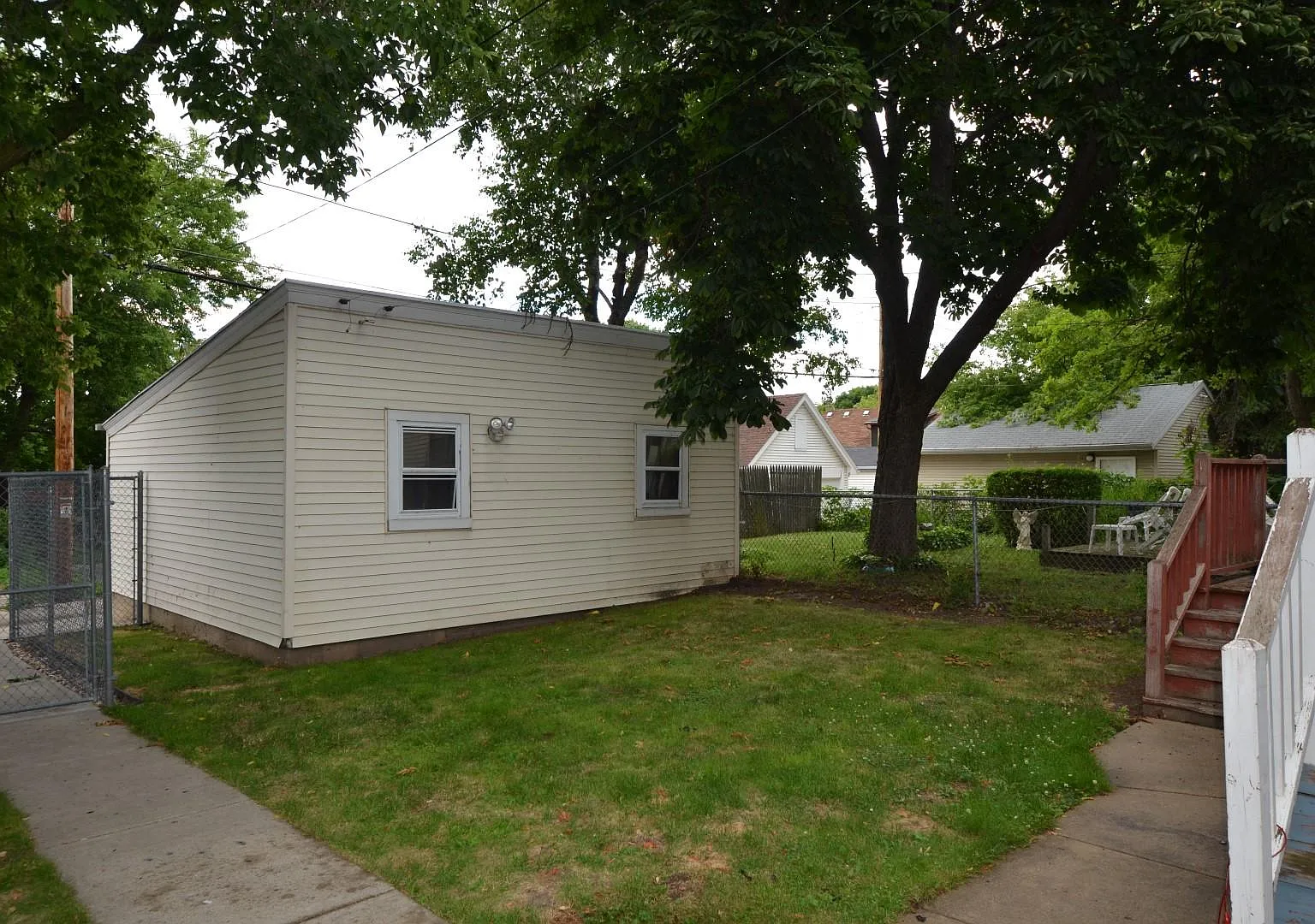 3 bed, 1100 sqft, $1,650 — Photo 4