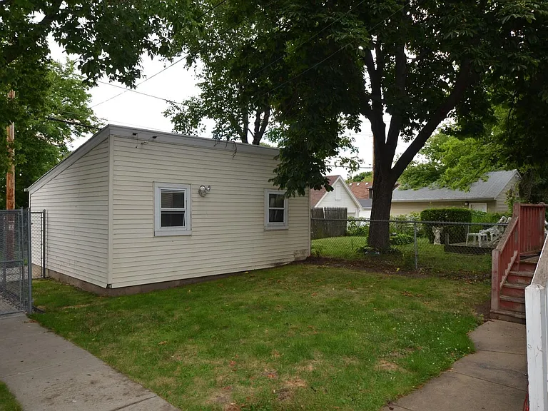 2429 N Oakland Ave #L — Photo 4