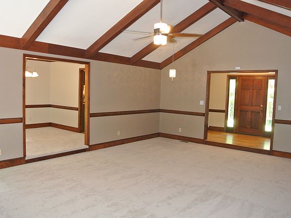 The other view of the great room-new carpet
