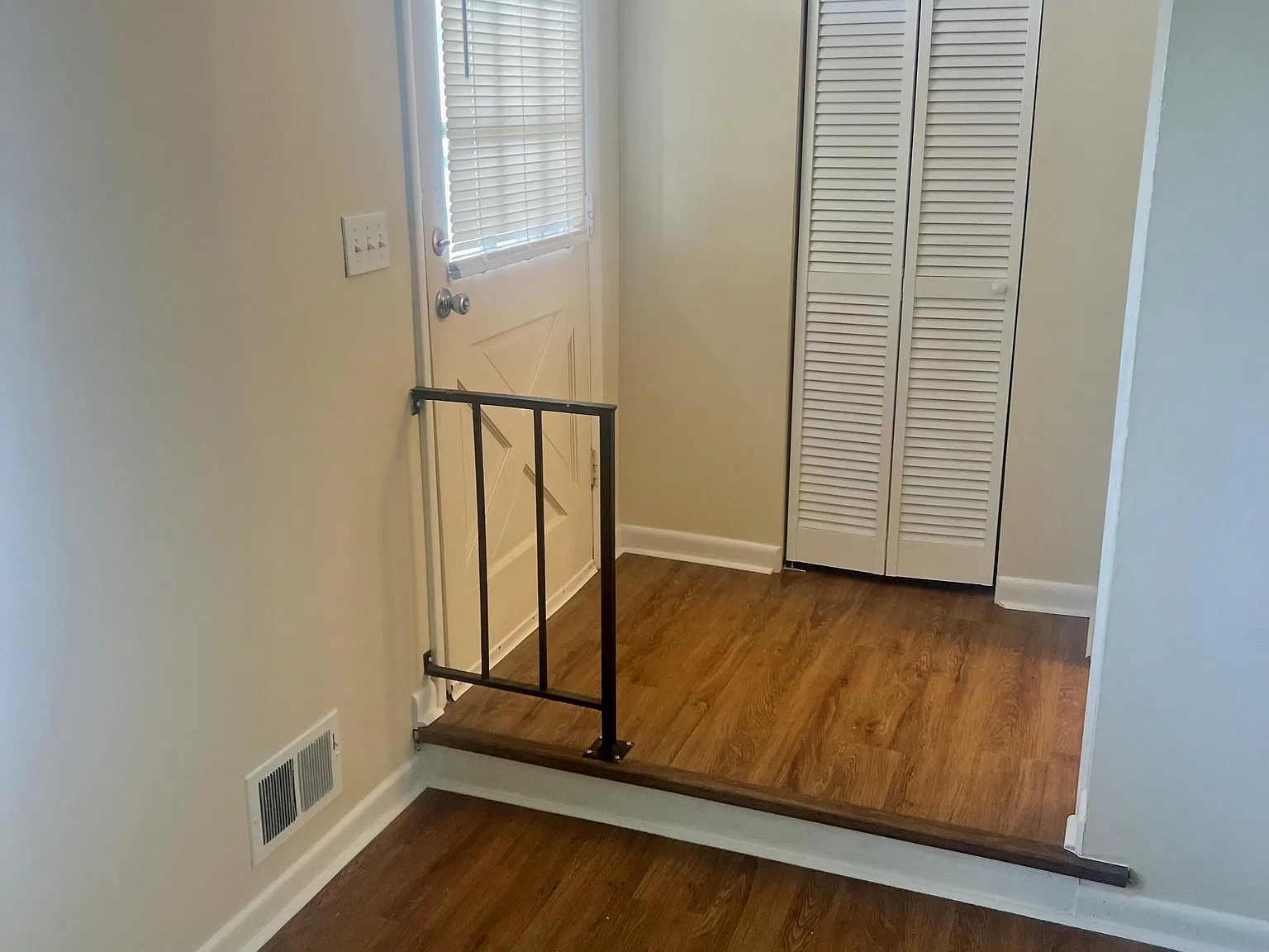 3 bed, 1.5 bath, 1240 sqft, $2,295 — Photo 2