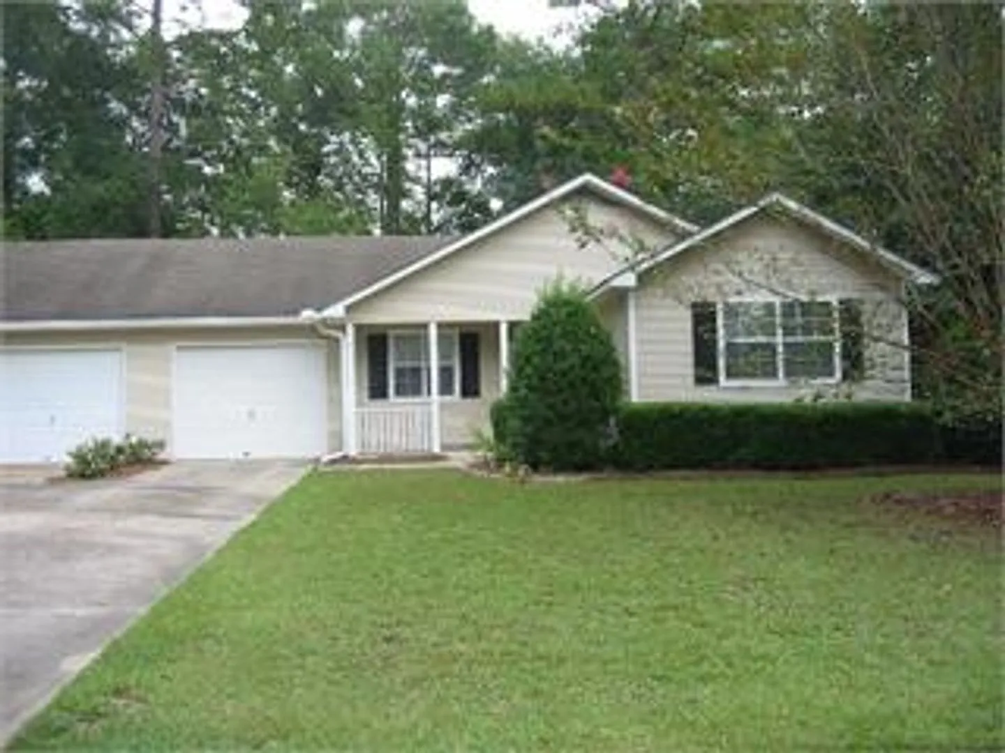 Three Bedroom, Two Bath Duplex — Photo 2