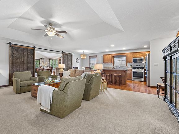 5th image of 21146 Floralwood Dr