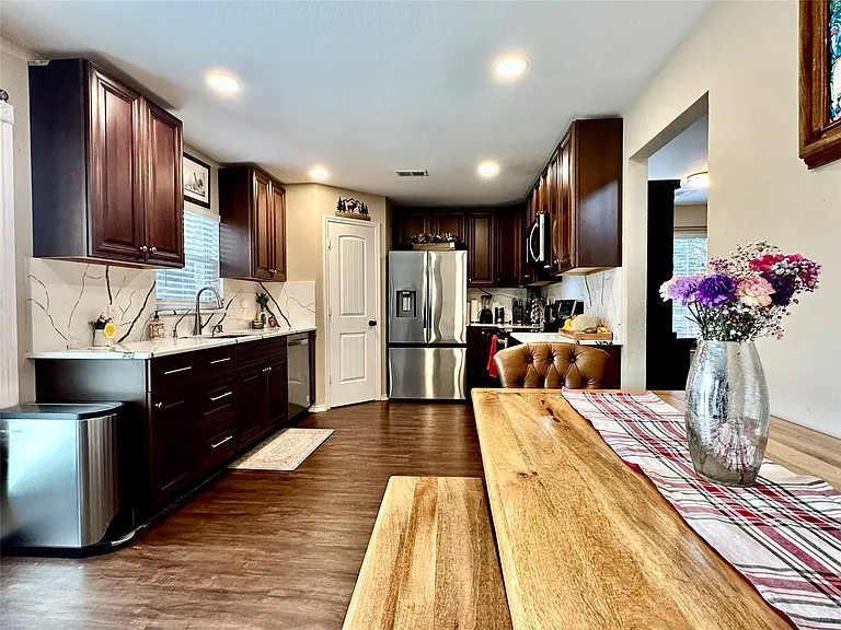 817 Tapestry Cv — Photo 11