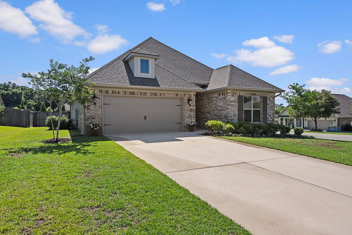 This lovely home exudes curb appeal with its newly installed rubber mulch bedding, landscaping and full yard irrigation system - 905 Charleston Loop