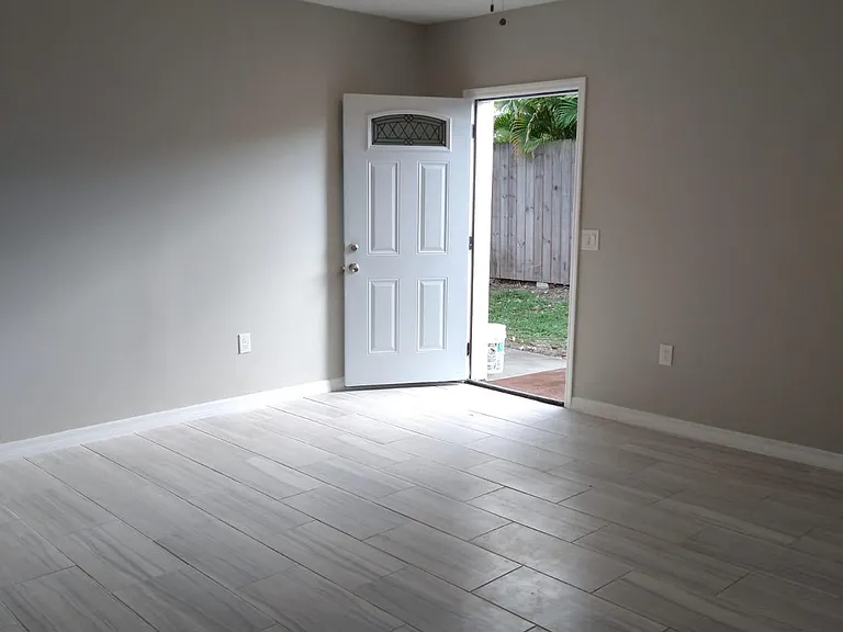 Delcrest Dr — Photo 1