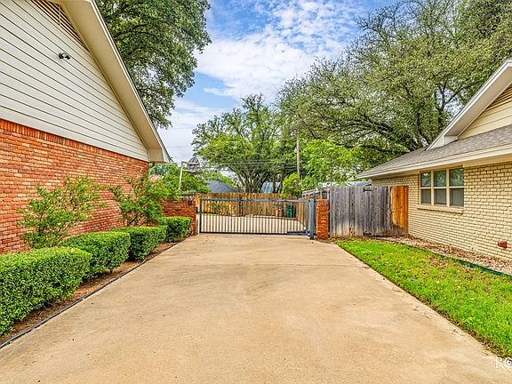 4th image of 2759 Dena Dr