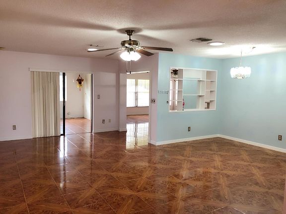 living room/dining area