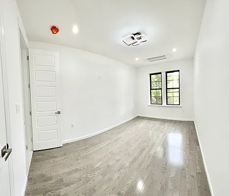 Rented by EastMount Realty LLC | media 9