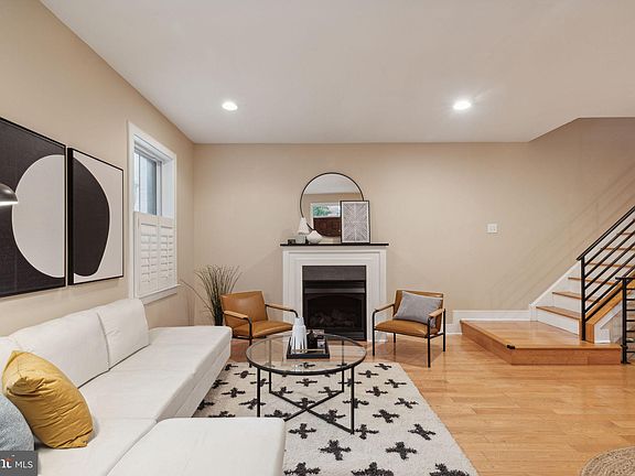 4th image of 134 Catharine St