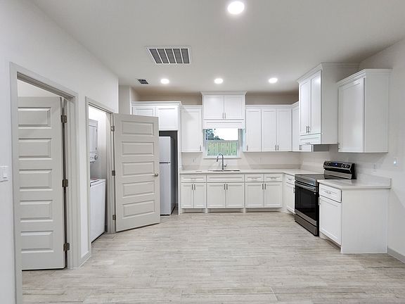 2nd image of 2164 Kennedy Cir #2