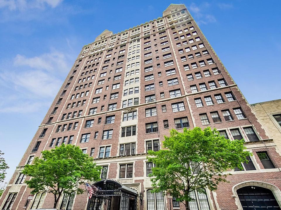 1120 N Lake Shore Dr #18CD Virtual Staging Package