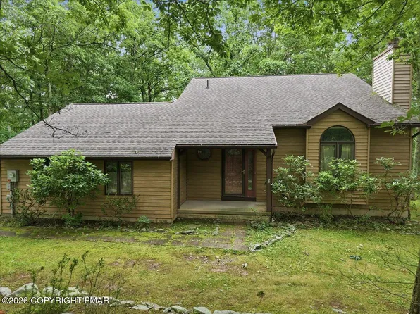 408 Longview Dr, Stroudsburg, PA 18360
