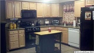 2nd image of 11 Chelsea Ct